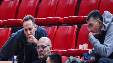 中国短道速滑队迎难而上，力求突破